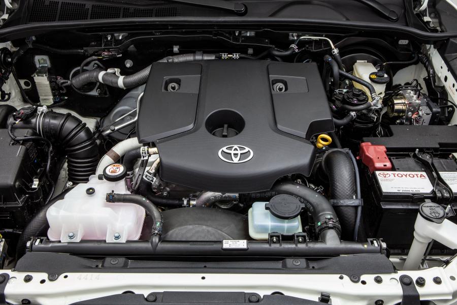 Моторный отсек Toyota Hilux SR Challenge Double Cab 2017 года  (LA) (фото 27 из 31)